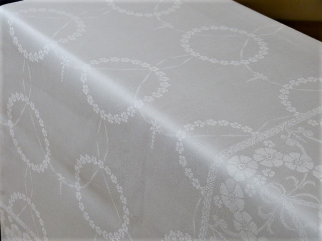 Weiße Tischdecke  Leinen fein glänzend  große Blütenrondelle Mono EE 160x205 cm