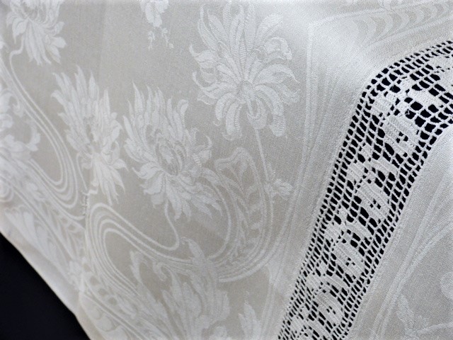 Weiße Tischdecke Jugendstil aus zwei Handtüchern mittig gehäkelte Spitze 102 x 123 cm