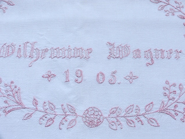 Vintage Leinentuch handgewebt feine rote Stickerei Wilhelmine Wagner breite Spitze Handarbeit 1905