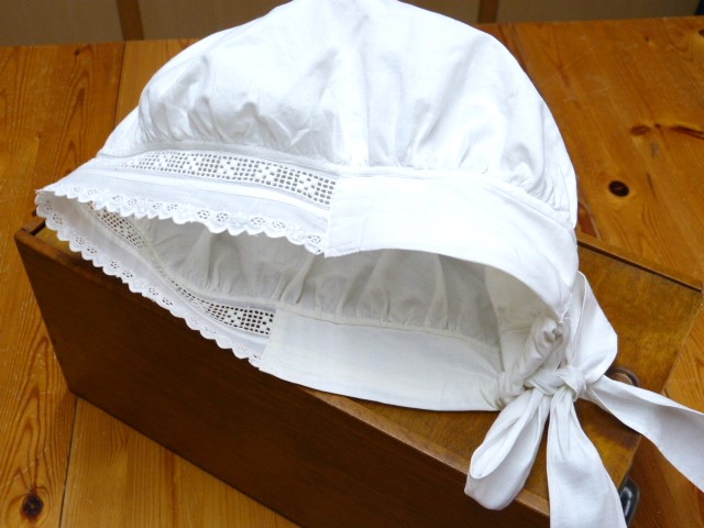 Rarität weiße Nachtmütze mit Wäschespitze am Rand 100 % Baumwolle Durchmesser 34 cm