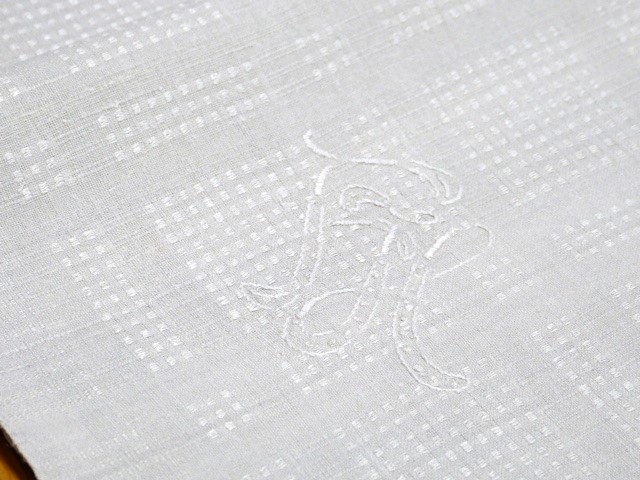 Leinentischdecke handgewebt Mittelnaht Muster weiße Karos kleine Quadrate Mono FH  110 cmx136 cm
