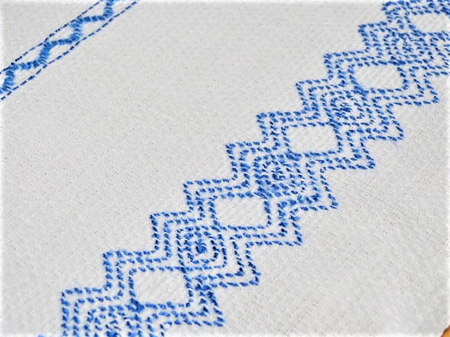 Überhandtuch Gerstenkorn Leinen blaue Stickerei Großes Mono GS blauer Randstreifen 64 x 113