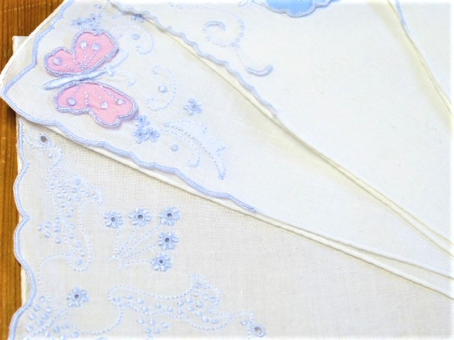 4 feine Taschentücher zarte Stickerei niedliche rosa u blaue Schmetterlinge 25x25 cm