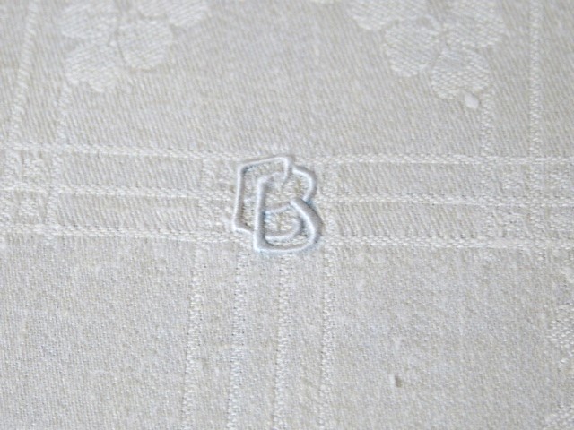 Ziertuch Handtuch Halbleinen Kleeblätter Glücksbringer weißes Mono EB