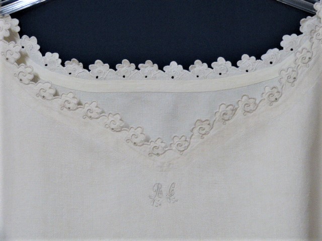 Vintage DamenLeinenhemd Handgewebtes Leinen kurze Ärmel handgesrickte Borte 98 cm lang