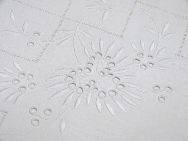 Weiße Kopfkissenhülle Halbleinen aufwendige Stickerei Hohlsaum Mono EB 73x 73 cm 