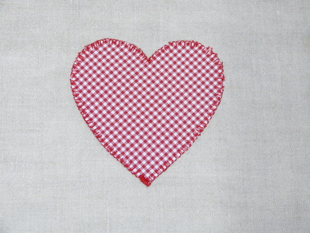 Brotbeutel antikes Leinen rote Streifen rot weißes Herz mittig Herzbordüre am Durchzug 30 x 40 cm