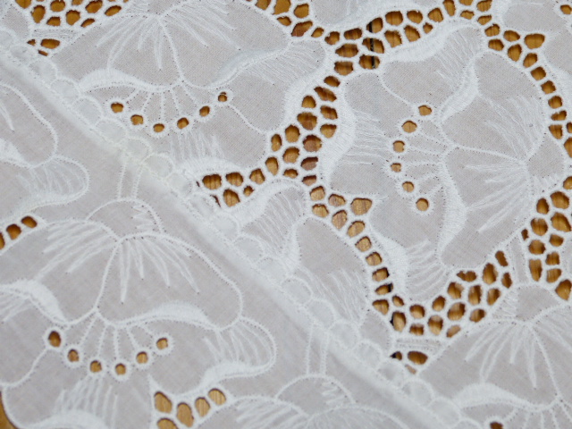 Mitteldecke weiße Madeiraspitze Baumwolle 80x80 sehr elegant