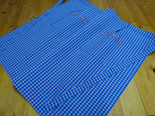 Halbschürze Blau weiß rot kariert 2 Taschen schmales Schmuckband 68 cm lang