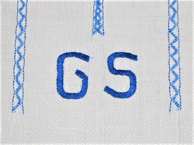 Überhandtuch Gerstenkorn Leinen blaue Stickerei Großes Mono GS blauer Randstreifen 64 x 113