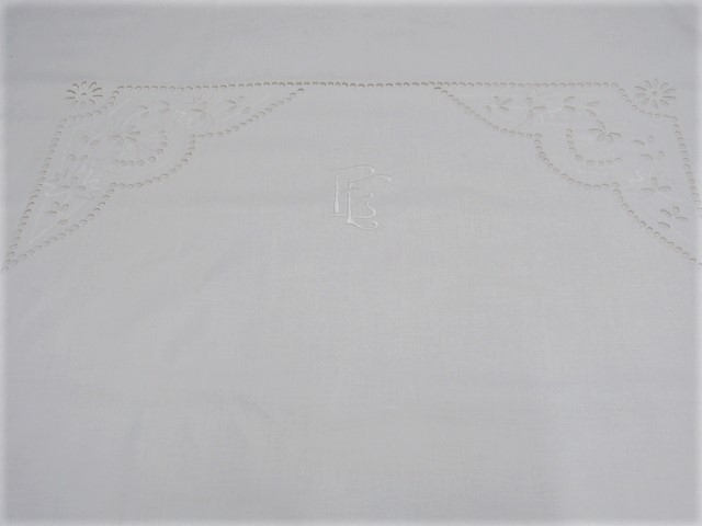 2 weiße Kopfkissenhüllen aufwendige Lochstickerei Handarbeit ungebraucht Mono EE 76x80 cm