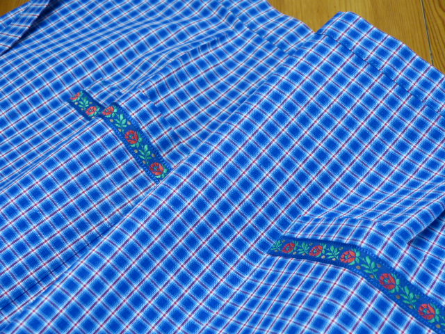 Halbschürze Blau weiß rot kariert 2 Taschen Schmuckband 77 cm lang