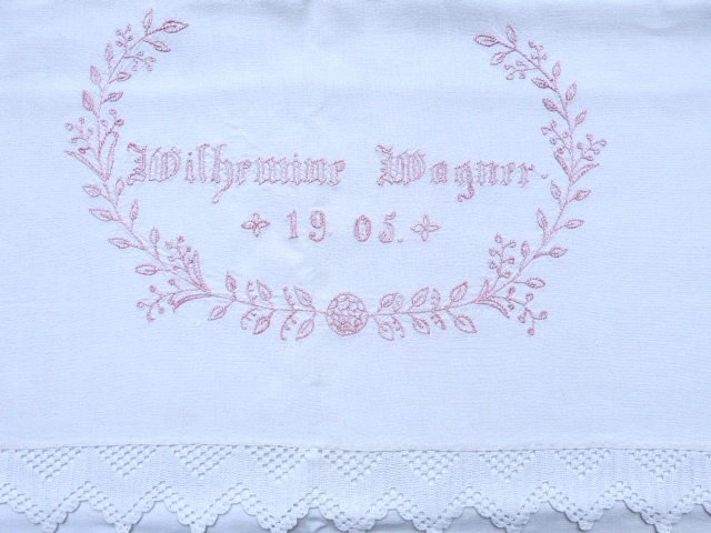 Vintage Leinentuch handgewebt feine rote Stickerei Wilhelmine Wagner breite Spitze Handarbeit 1905