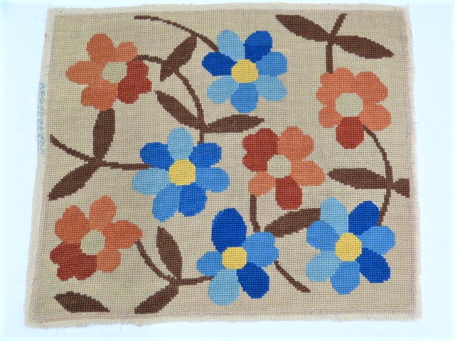 Kissenplatte Vorderseite Blumen blau rot braun Blätter braun  Kreuzstich 45x52 Dekorativ