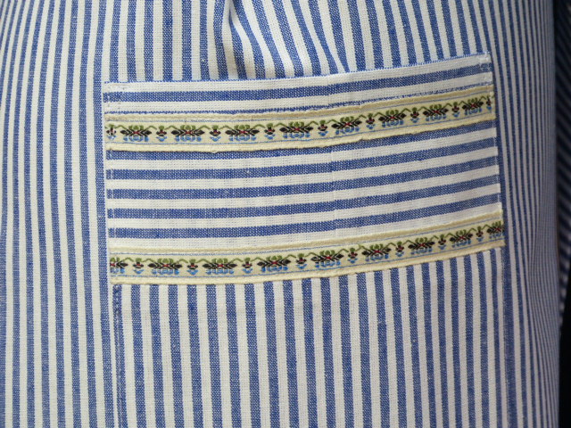 Halbschürze blau weiß gestreift 1 Tasche mit Schmuckband Handarbeit