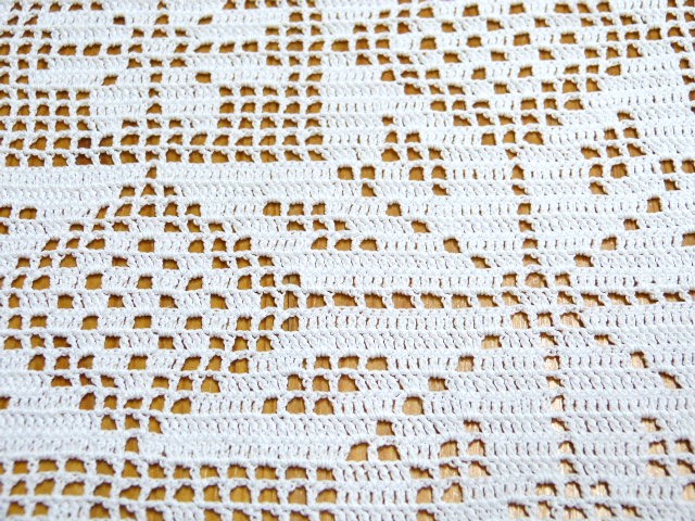 Weißes quadratisches Deckchen Sterne gehäkelt Handarbeit 27x32 cm