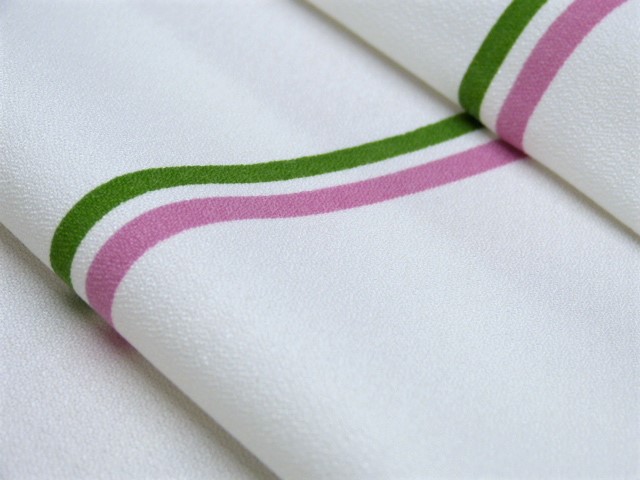 Weiße Tischdecke mit rosa Heckenrosen bedruckt  Baumwolle plus Kunstfaser 122 x 143 cm