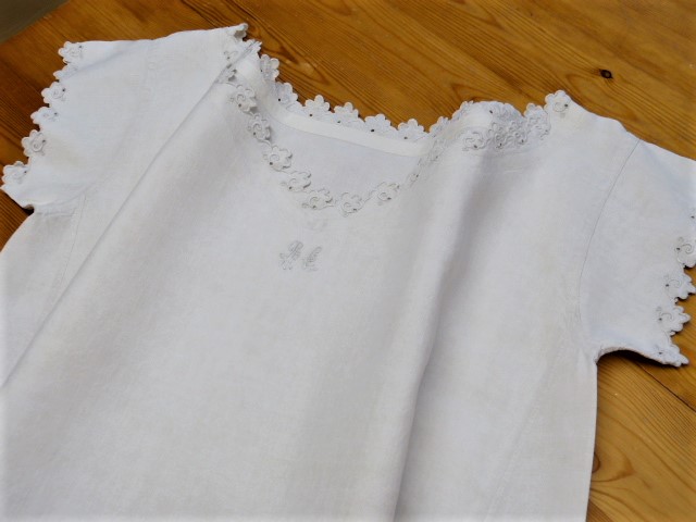 Vintage DamenLeinenhemd Handgewebtes Leinen kurze Ärmel handgesrickte Borte 98 cm lang