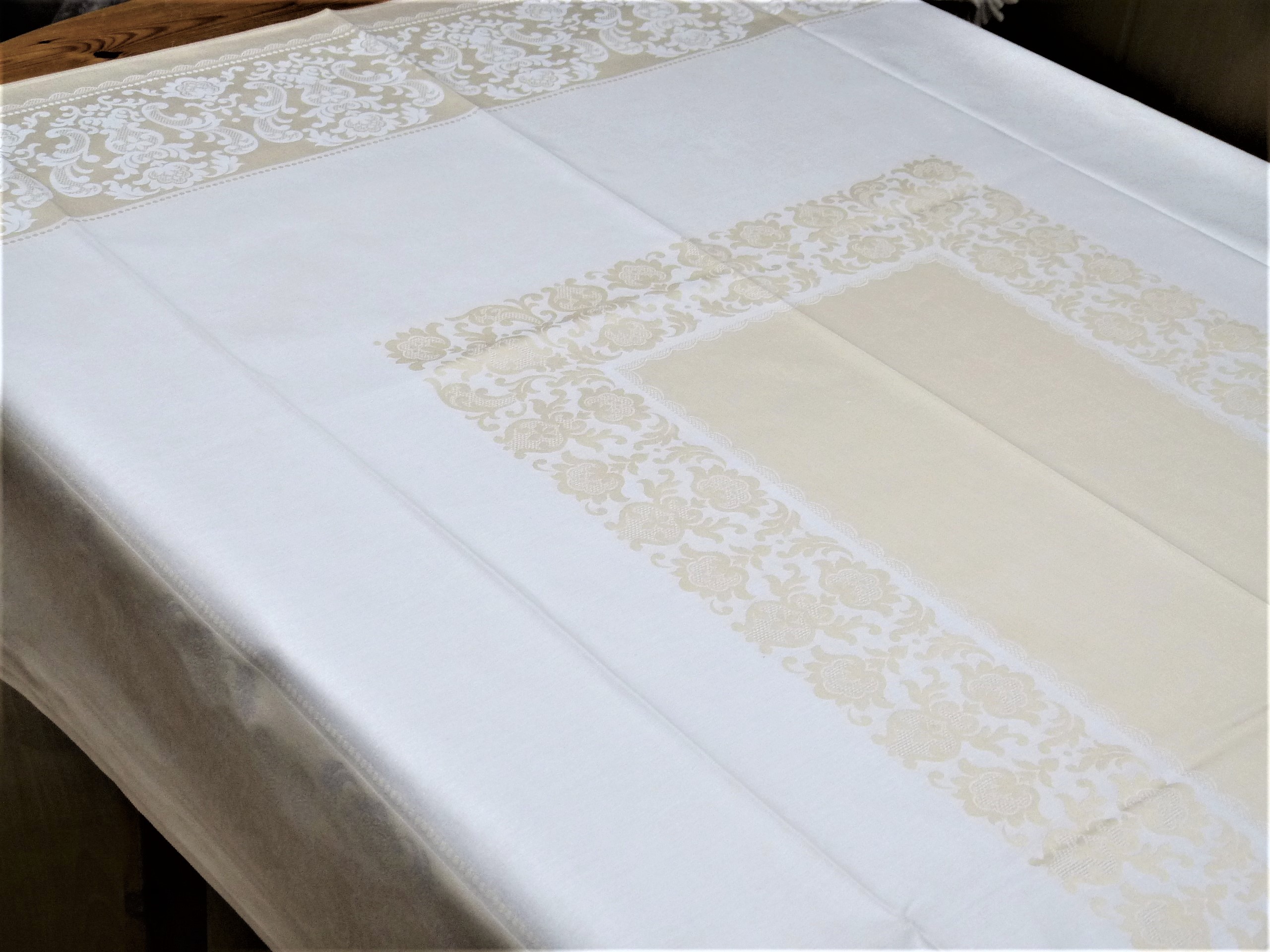 Hell beige Tischdecke durchgewebt breites Bordürenmuster 130 x 184 cm