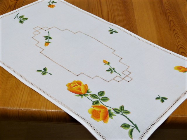 Tischset-Deckchen hellbeige Hohlsaum wunderschöne orange Rosenstickerei Baumwolle 25 cm x 43 cm