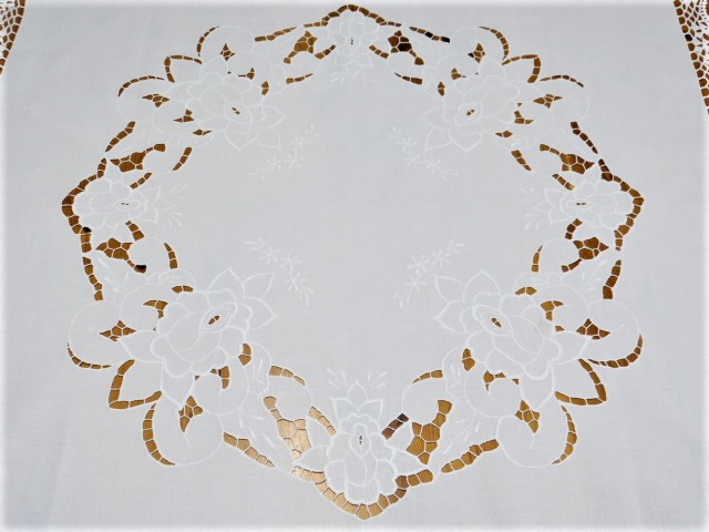 Mitteldecke weiße Baumwolle mit breiter Randspitze inen maschinelle Richelieuarbeit 86 x 91