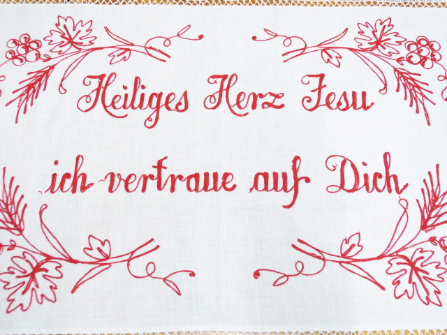 Religiöses Deckchen Heiliges Herz Jesu ich vertraue auf dich Rotstickerei  breite Spitze 50x70 cm