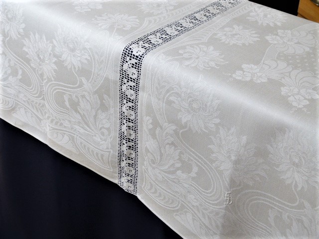 Weiße Tischdecke Jugendstil aus zwei Handtüchern mittig gehäkelte Spitze 102 x 123 cm